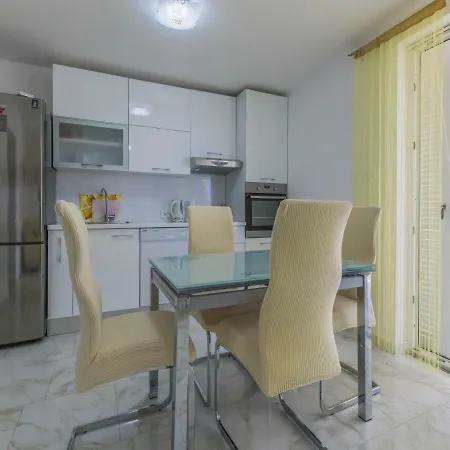 Cherry 2 アパート *